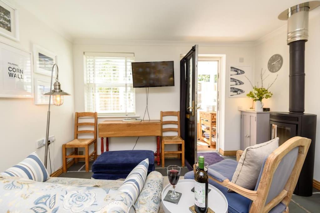 Bijou Coastal Apartment In Polperro With Hot Tub Onsite Parking Downhill Walk To Village Kültér fotó