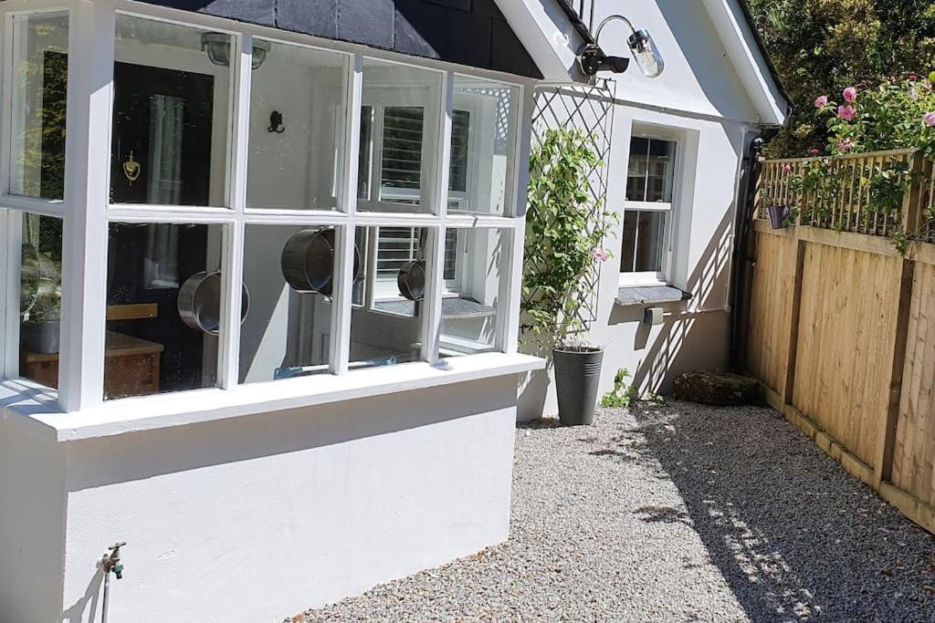 Bijou Coastal Apartment In Polperro With Hot Tub Onsite Parking Downhill Walk To Village Kültér fotó