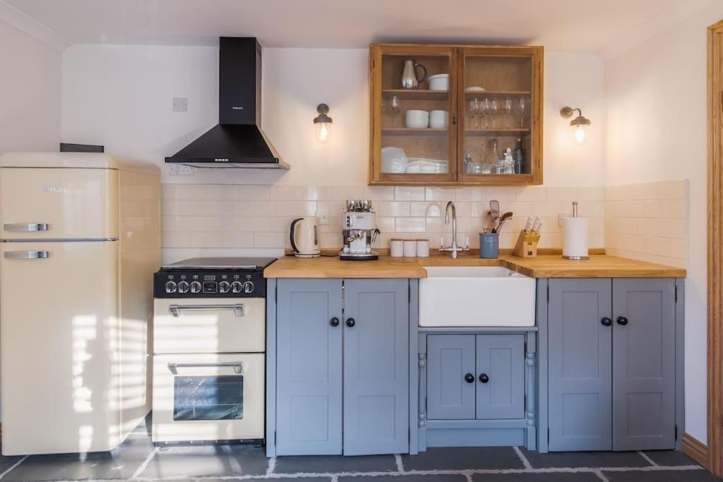 Bijou Coastal Apartment In Polperro With Hot Tub Onsite Parking Downhill Walk To Village Kültér fotó
