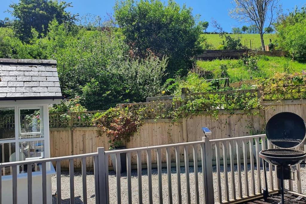 Bijou Coastal Apartment In Polperro With Hot Tub Onsite Parking Downhill Walk To Village Kültér fotó